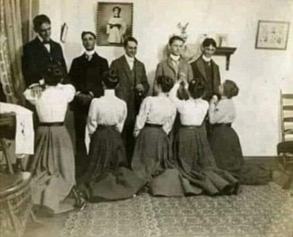 HE.. This is what wifes had to do in front of public in 1900’s