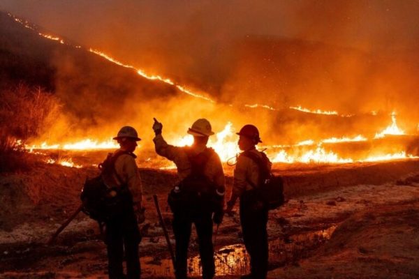 Firefighters to Combat Blaze in California Wildfires