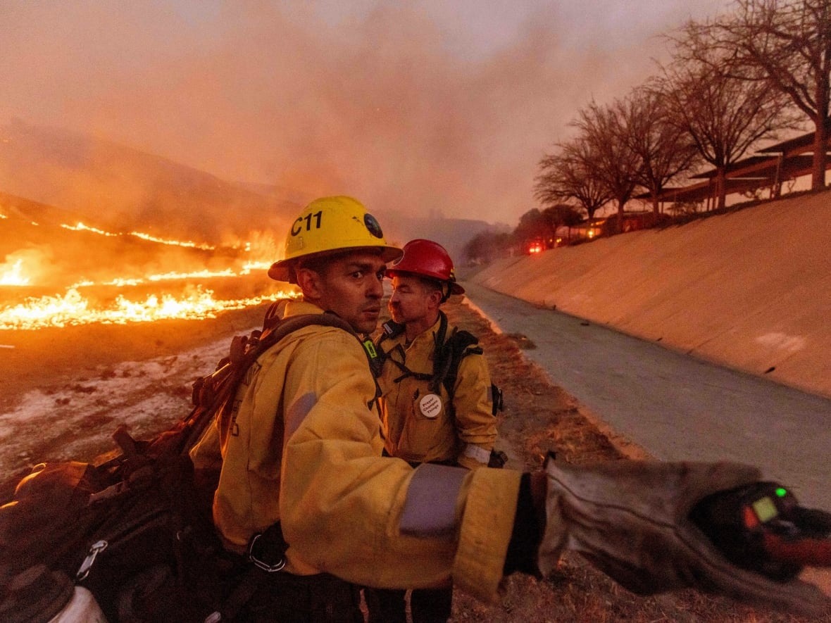 Firefighters to Combat Blaze in California Wildfires