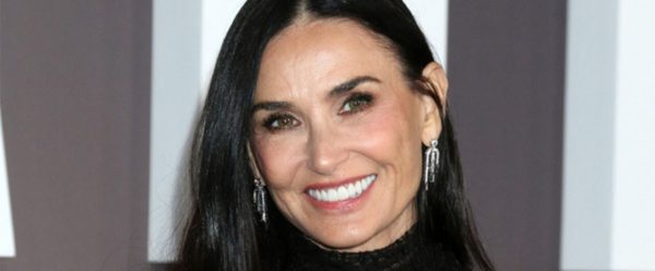 SB. People notice detail in Demi Moore’s behavior at Golden Globes