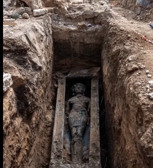 AC. The Lost Tomb of Alexander the Great: History’s Greatest Archaeological Mystery
