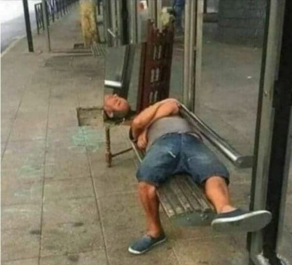 HT17.. 38 Pics That Need a Double Take: Bizarre Photos from Confusing Perspectives